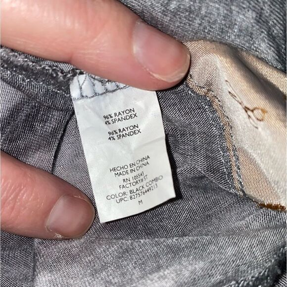 Daisy Fuentes Stretch Tie Dye V-Neck Short Sleeve Fit & Flare Dress Gray Medium - Picture 3 of 15